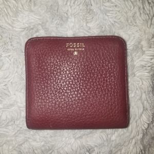 NWOT Cabernet FOSSIL bifold wallet - never used!
